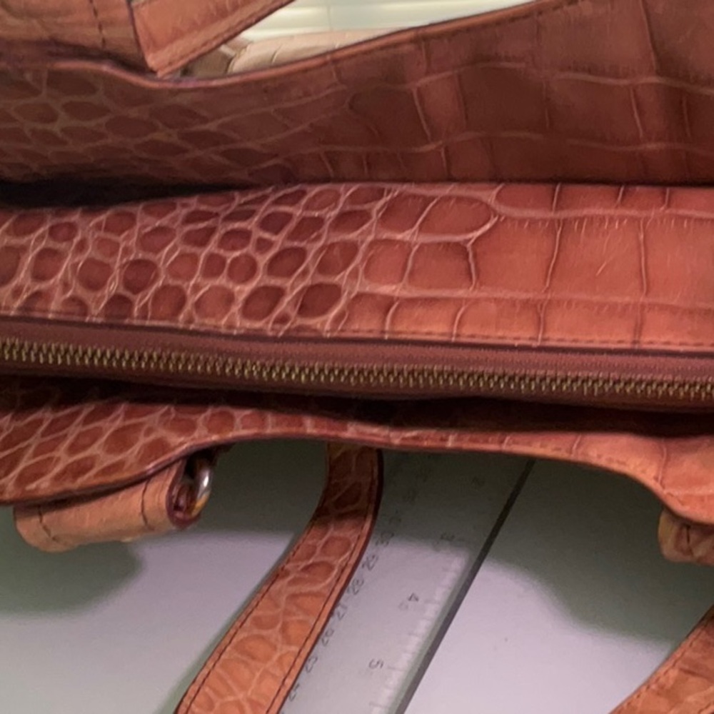 Cole Haan tan colored croc embossed leather purse with gold hardware - Picture 6 of 6